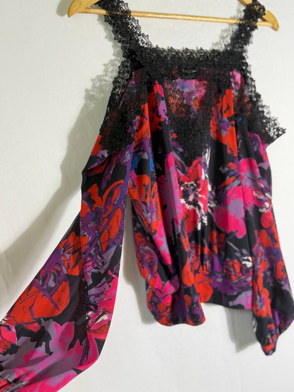 Bebe Whimsical Goth Floral Cold Shoulder Lace Blouse Women’s Large Romantic